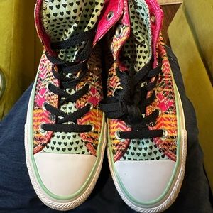 Converse Women Sz 8 Bright Patch HEARTS Zig Zags Chevron Stripes Unisex